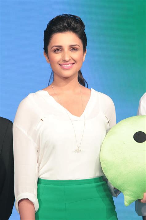 high quality bollywood celebrity pictures parineeti chopra super sexy legs show at wechat app