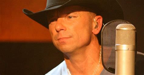 Kenny Chesney Couldn T Attend The Cma Awards For A Heartbreaking Reason