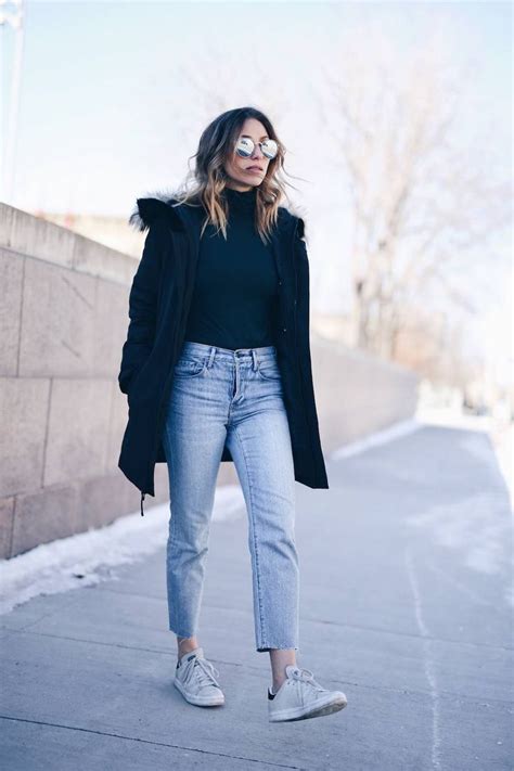 Mom Jeans And A Turtleneck Jeans Outfit Winter Mom Jeans Outfit