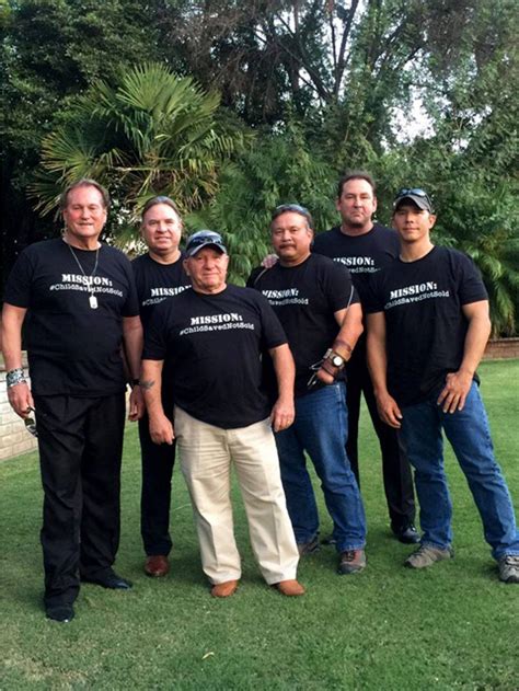 Us Navy Seals And Retired Cops Team Up To Save Teenage Human