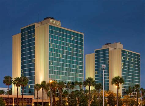 doubletree  hilton   entrance  universal hotel em orlando