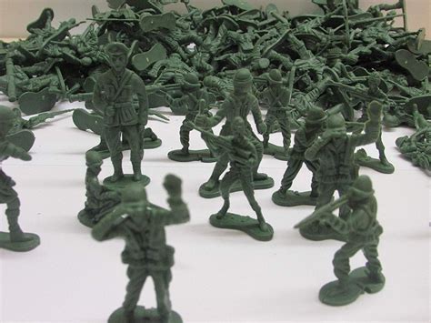 dazzling toys miniature toy soldier figurines  count novelty mini