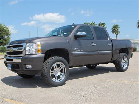 photo gallery chevy gmc  chevy  crew cab wd