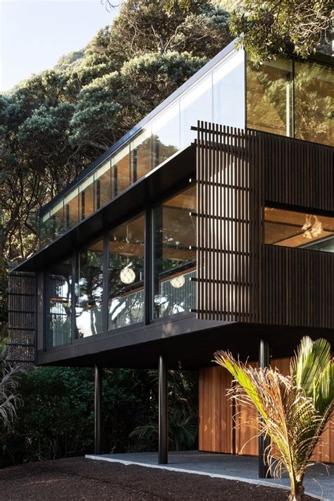 contemporary home  stilts  enjoy  views digsdigs