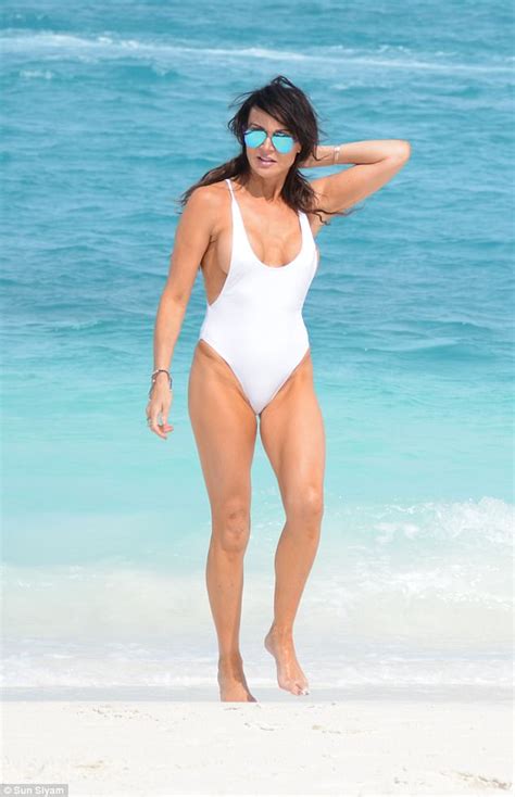 lizzie cundy shows off sideboob in the maldives daily mail online