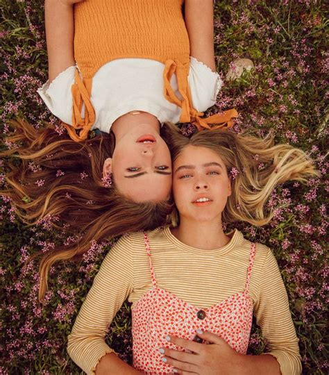 top 50 lesbian photoshoot ideas to try friend photoshoot bff