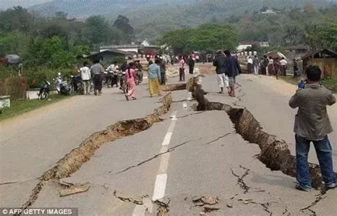 Does The Ground Really Split During An Earthquake Or Is