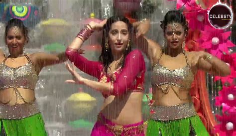 nora fatehi super sexy hot navel showing dance sexy celebs world