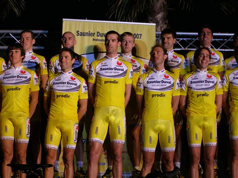 gear bulges bulging in yellow cycling kits