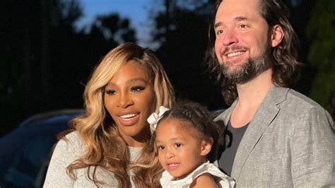 serena williams olympia  alexis ohanian pose  adorable  family pic access