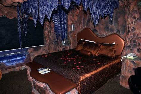 photos of americinn lodge and fantasy suites rexburg wedding honeymoon fantasy suites