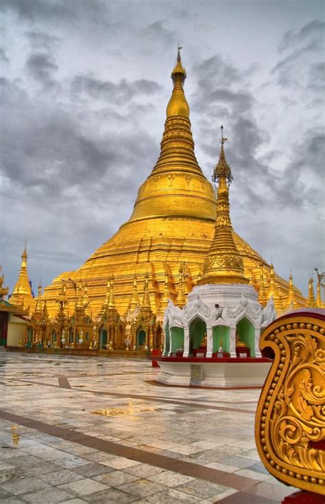 shwedagon pagoda  photo  freeimages