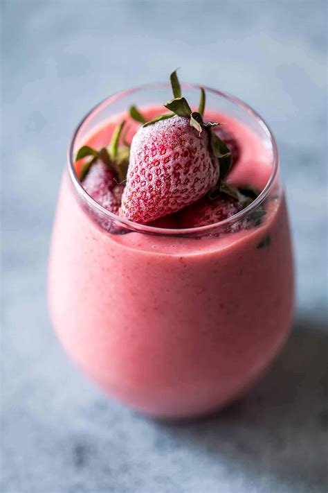 gefrorene erdbeere griechischen joghurt smoothie  minuten fruehstueck