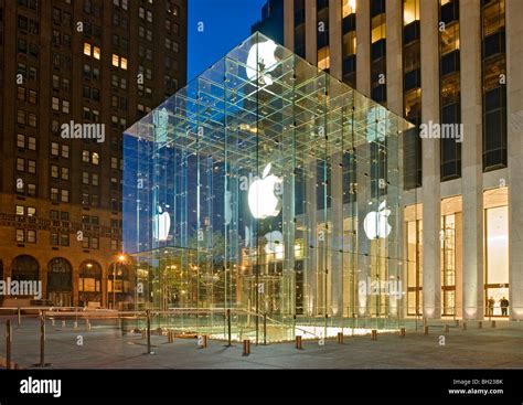 apple store  avenue  york city  york stock photo alamy