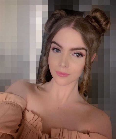 top 12 girl streamers on twitch in 2022 onetwostream