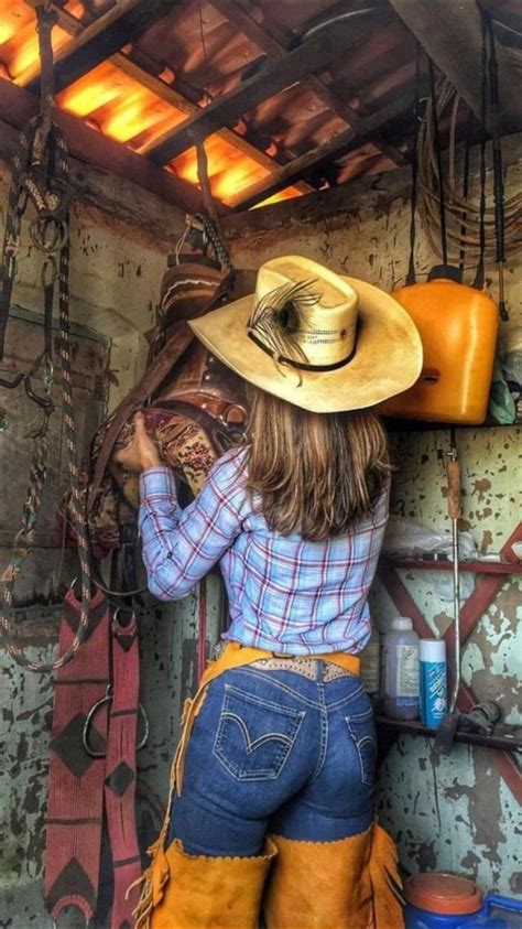 Pin By Tommygun On Cowgirls Cowgirl Outfits Levi Jeans Women