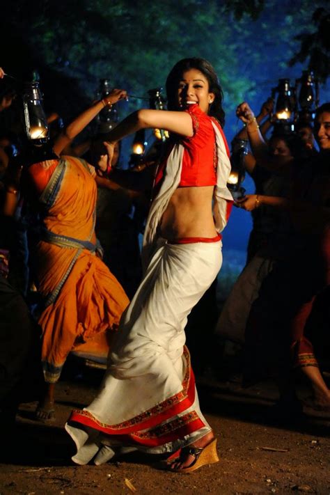 nayanthara in white saree hot stills movieezreel blogspot