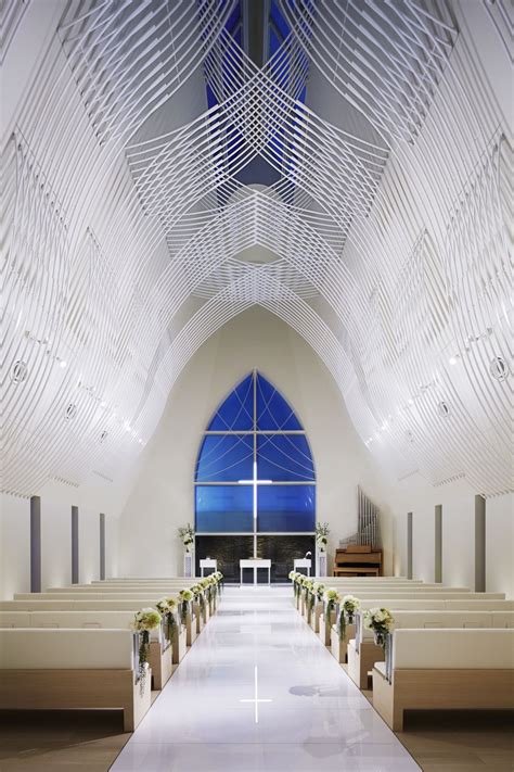 chapels  defy  standards  minimalist  artistic designs