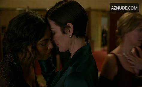 Sarita Choudhury Carrie Anne Moss Lesbian Scene In Jessica Jones Aznude