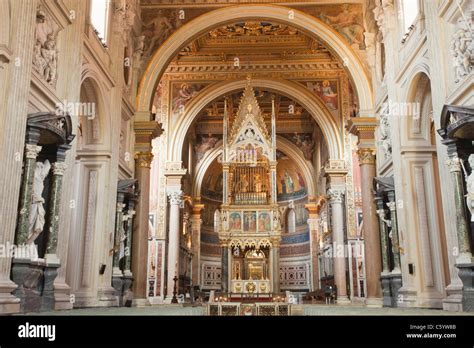 italien rom innenraum von san giovanni  laterano kirche