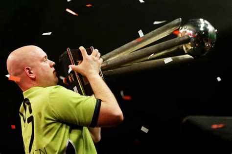 michael van gerwen holds nerve  ladbrokes world championship final  times