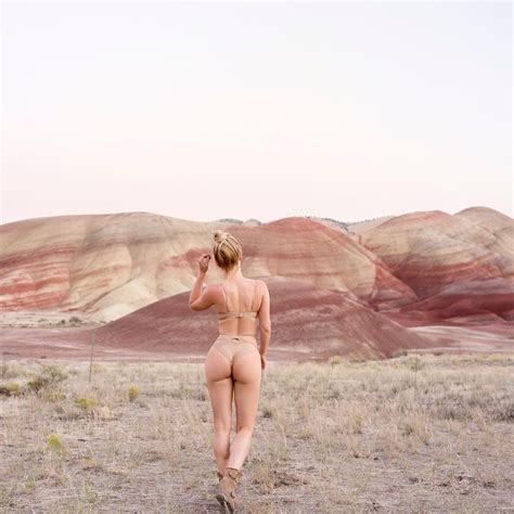 Sara Jean Underwood Nude And Sexy 25 Photos 5 S And Video