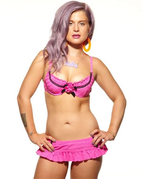 kelly osbourne shows off her incredible weight loss as she poses for