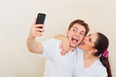 Premium Photo Young Couple Doing Selfie With Your Phone Smiling