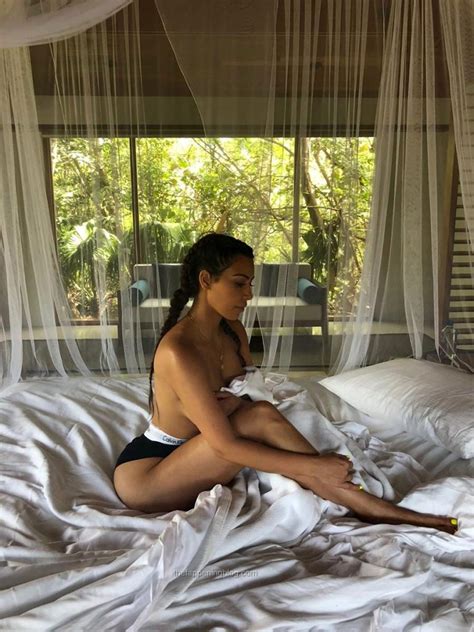 Kim Kardashian Bikini And Nude Photos From Her Vacation Scandal Planet