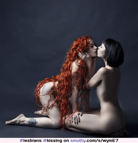 Lesbians Kissing Onknees Brunette Shorthair Redhat