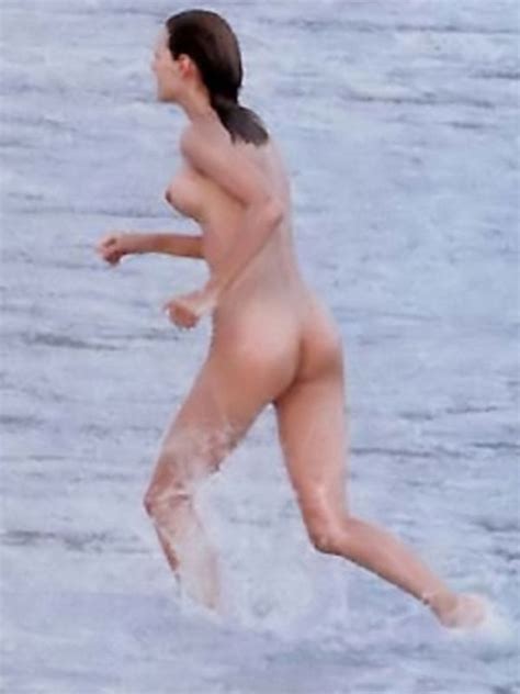 Uma Thurman On A Nude Beach The Drunken Stepforum A