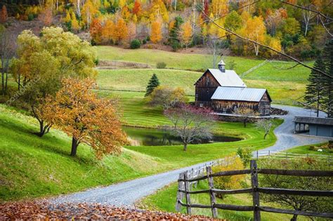 New England Countryside Farm In Autumn Landscape — Stock