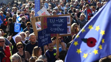 hundreds  thousands march  london demanding vote  brexit terms cbc news