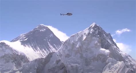 person   landed  helicopter   summit  mt everest