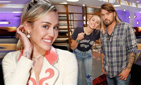 the voice miley cyrus calls billy ray perfect mentor daily mail online