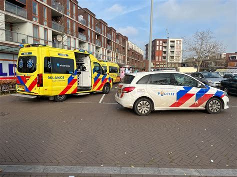 vrouw aangereden op parkeerplaats bij supermarkt  zutphen dader gaat ervandoor foto