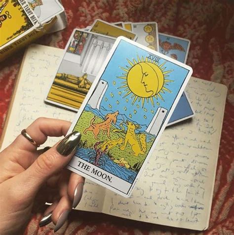 how learning to read tarot cards has helped calm my anxious brain