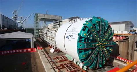 big bertha world s largest tunnel boring machine facing big seattle