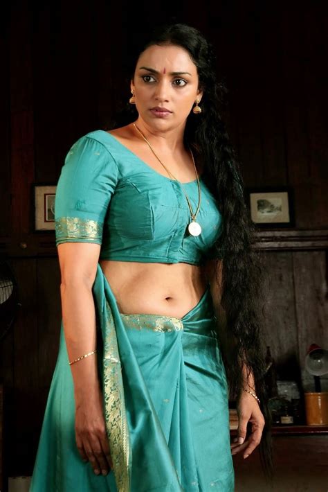 Malayalam Actress Swetha Menon Hot Navel Show Stills In