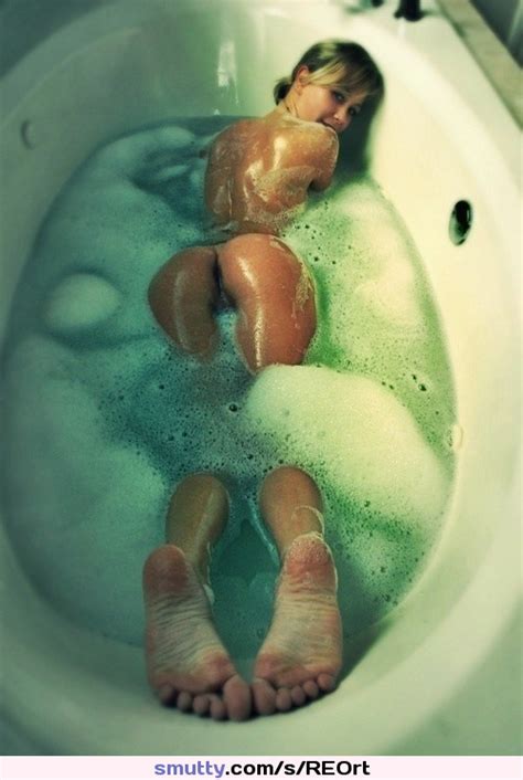 Bath Bathing Water Wet Nude Naked Lookingovershoulder