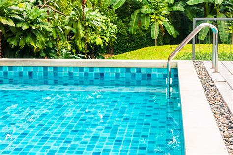 cleaning water  tile  complete guide  pool owners
