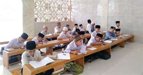Santri Meningkatkan Kemampuan Baca Quran Dengan Memahami Tajwid