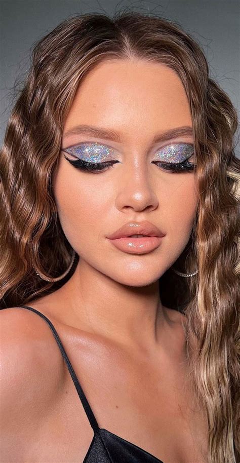 gorgeous makeup trends     silver glitter makeup