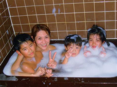 a crowded bath tub 日本 a photo on flickriver