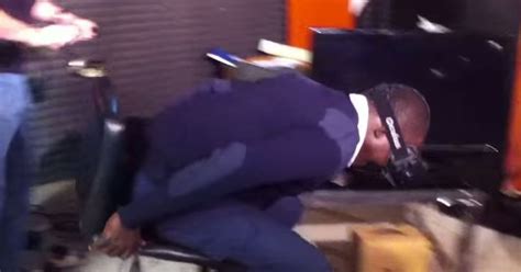 Security Guard Totally Overreacts To Oculus Rift Huffpost Uk