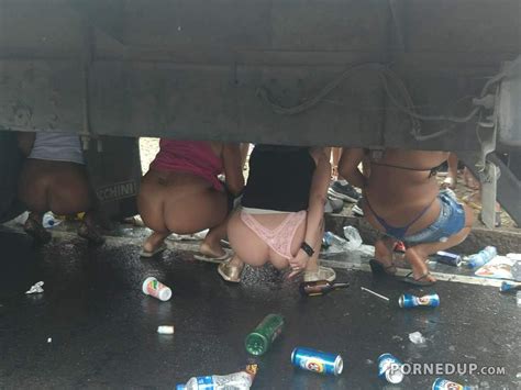 festival girls caught peeing in public porned up