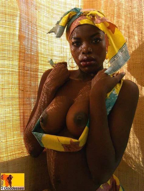 african beauty a dicke titten geile titten schwarz ebony big boobs nipple africa eye contact