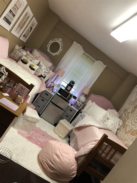 Mari🧚🏾‍♀️ On Twitter Girls Dorm Room Dorm Room Designs College