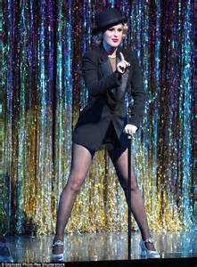 rumer willis applauded as roxie hart in chicago as bruce willis and