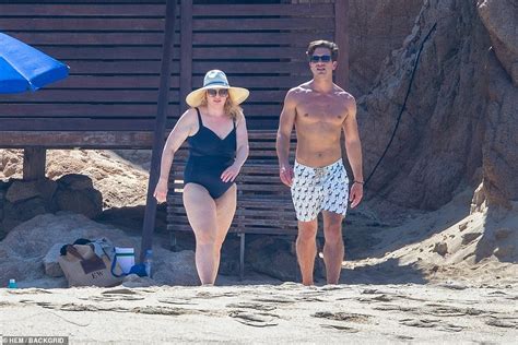 rebel wilson exclusive shrinking star 40 shows off incredible 40 lb